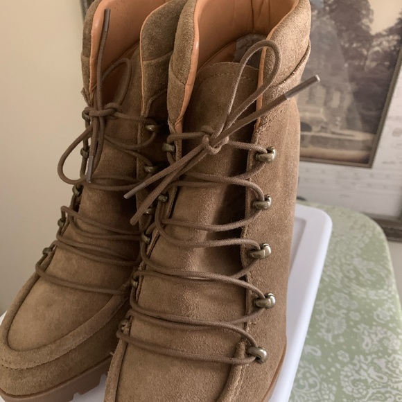 Tan Suede booties by Report Signature-Never Worn! - Picture 5 of 5